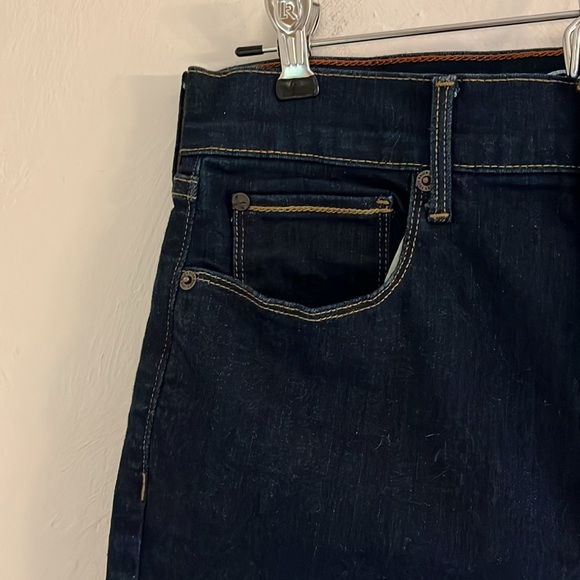 Eddie Bauer Slightly Curvy High Rise Skinny Jeans, Size 12, Dark Blue Denim - Picture 6 of 9